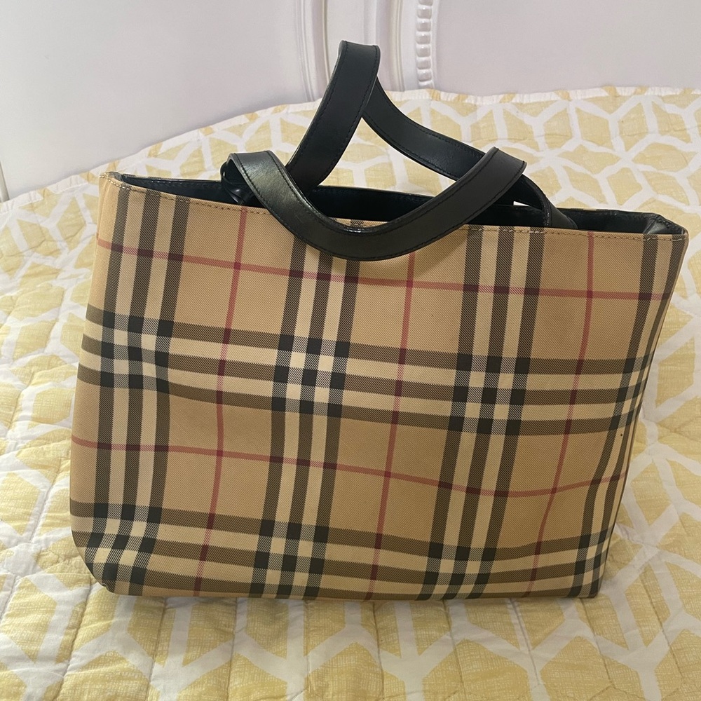 Burberry medium bag